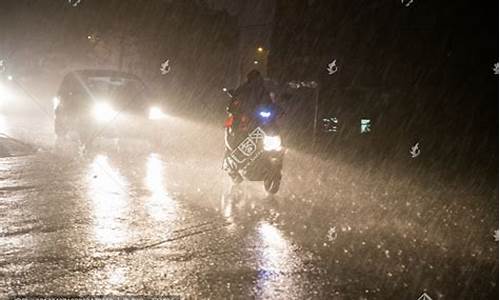 大雨滂沱_大雨滂沱的拼音